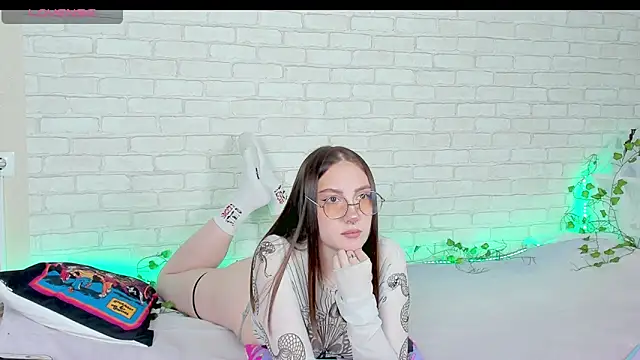 LinaKenny online show from December 2025 02:34:01 PM