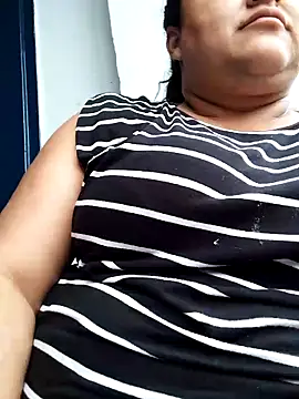 Snapshot of Monseratte21 chatting on February 2025 09:40:01 PM Monseratte21 online show from February 2025 09:40:01 PM