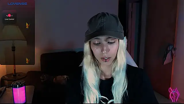 Snapshot of Saucy_Jenn chatting on December 2024 02:42:01 AM Saucy Jenn online show from December 2024 02:42:01 AM