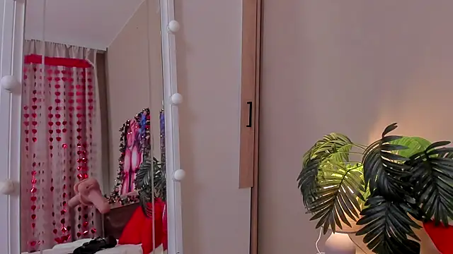 Snapshot of SweetLady697 chatting on February 2025 08:33:02 AM SweetLady697 online show from February 2025 08:33:02 AM