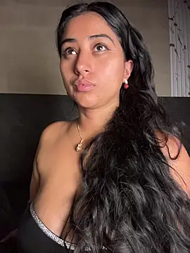 Snapshot of Valentinne_z chatting on May 2026 07:58:01 AM Valentinne z online show from May 2026 07:58:01 AM