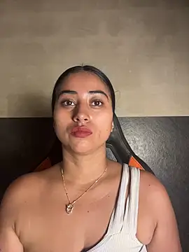 Snapshot of Valentinne_z chatting on May 2026 09:49:02 AM Valentinne z online show from May 2026 09:49:02 AM