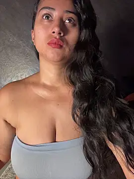 Snapshot of Valentinne_z chatting on May 2026 10:33:02 AM Valentinne z online show from May 2026 10:33:02 AM