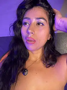Snapshot of Valentinne_z chatting on May 2026 01:10:02 AM Valentinne z online show from May 2026 01:10:02 AM