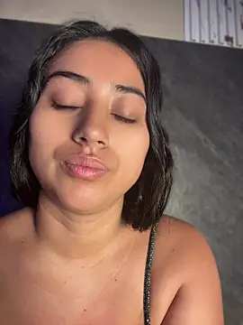 Snapshot of Valentinne_z chatting on June 2026 10:21:02 AM Valentinne z online show from June 2026 10:21:02 AM