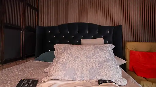 JuliaDawson  online show from April 2026 01:39:01 AM