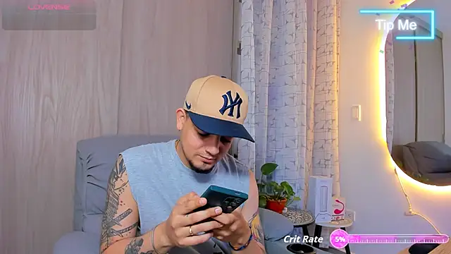 alejandro calderon1 online show from October 2025 03:06:02 AM