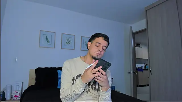 alejandro calderon1 online show from December 2025 03:33:02 AM