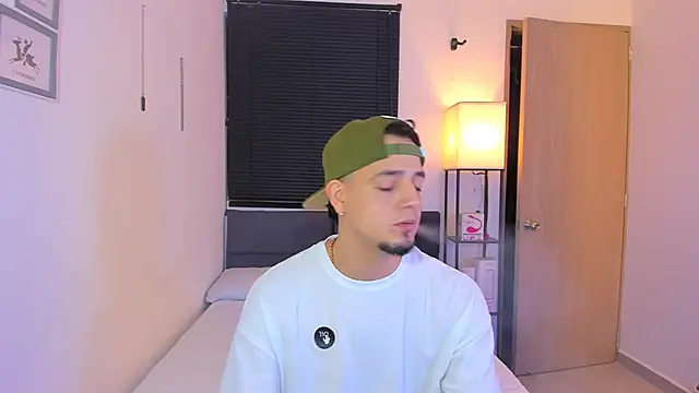 alejandro calderon1 online show from April 2026 04:45:02 AM