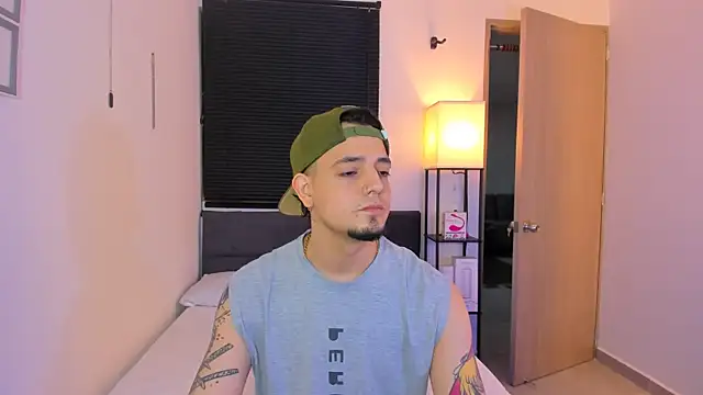 alejandro calderon1 online show from April 2026 04:28:02 AM