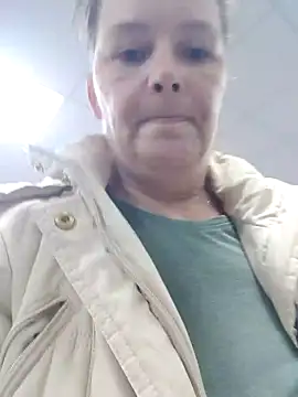 Snapshot of saharaheiss chatting on December 2024 01:54:01 PM saharaheiss online show from December 2024 01:54:01 PM