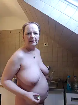 Snapshot of saharaheiss chatting on March 2025 04:24:02 PM saharaheiss online show from March 2025 04:24:02 PM