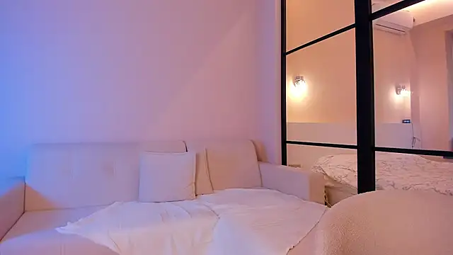 Lunaonekiss online show from February 2025 02:44:02 AM