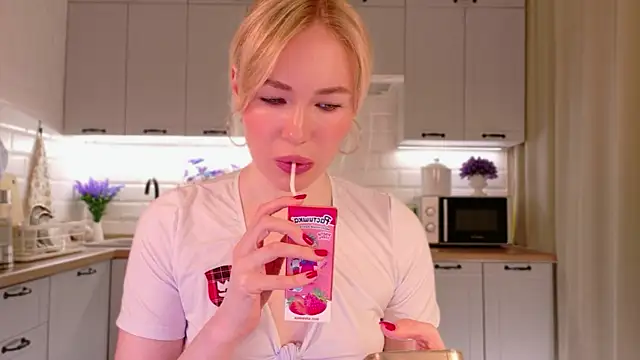 Snapshot of Veronika_Mitchel chatting on November 2025 01:55:01 PM Veronika Mitchel online show from November 2025 01:55:01 PM