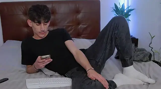 DanielCrush1 online show from February 2025 12:11:01 PM