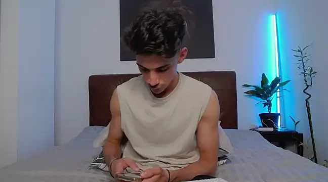 DanielCrush1 online show from March 2025 04:45:01 PM