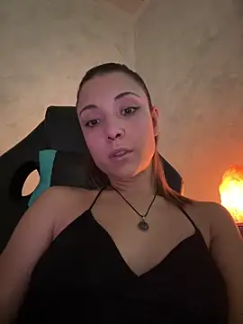 KarlaLuar  online show from October 2025 05:57:02 PM