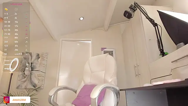 catalinasaiz online show from October 2025 01:56:02 PM