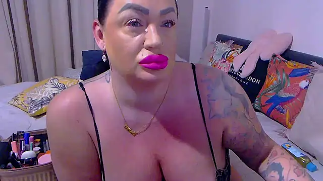 Snapshot of BustyVicky chatting on May 2026 09:23:02 PM BustyVicky online show from May 2026 09:23:02 PM