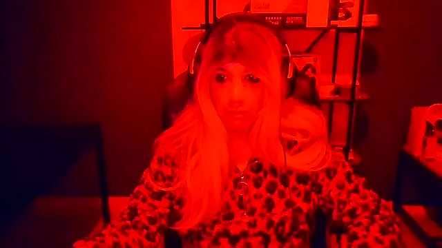 Snapshot of LatruieSow chatting on January 2026 12:34:02 AM LatruieSow online show from January 2026 12:34:02 AM