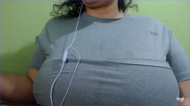 Snapshot of Kosem4 chatting on February 2025 09:32:02 AM Kosem4 online show from February 2025 09:32:02 AM