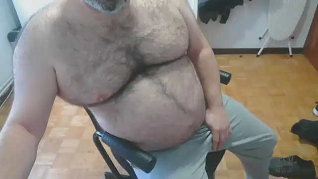 Snapshot of mikeyhotbear chatting on November 2025 09:20:01 AM mikeyhotbear online show from November 2025 09:20:01 AM