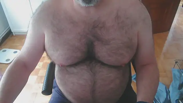 Snapshot of mikeyhotbear chatting on May 2026 04:25:02 PM mikeyhotbear online show from May 2026 04:25:02 PM