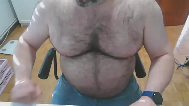 Snapshot of mikeyhotbear chatting on May 2026 05:10:02 PM mikeyhotbear online show from May 2026 05:10:02 PM