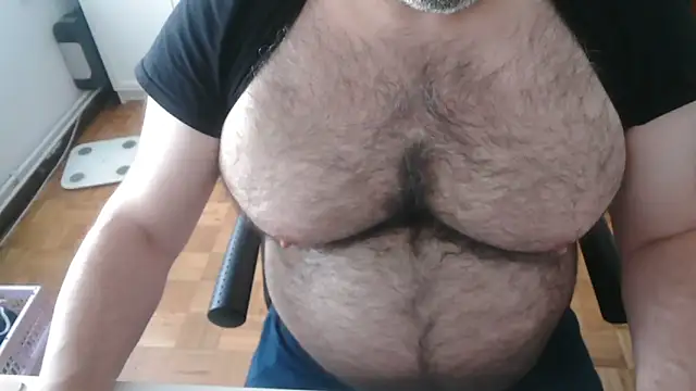 Snapshot of mikeyhotbear chatting on May 2026 08:43:01 AM mikeyhotbear online show from May 2026 08:43:01 AM