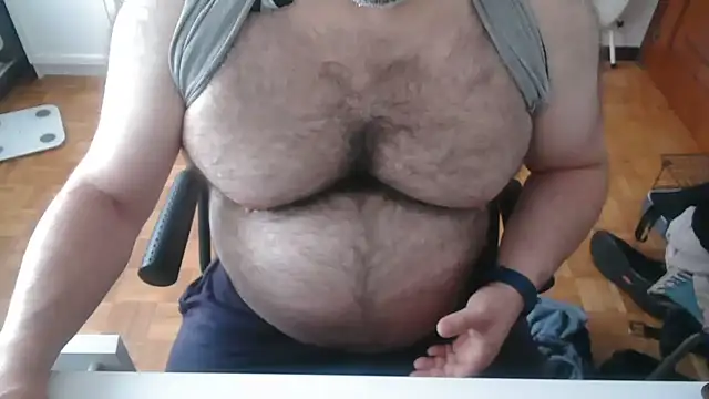 Snapshot of mikeyhotbear chatting on May 2026 06:18:02 AM mikeyhotbear online show from May 2026 06:18:02 AM