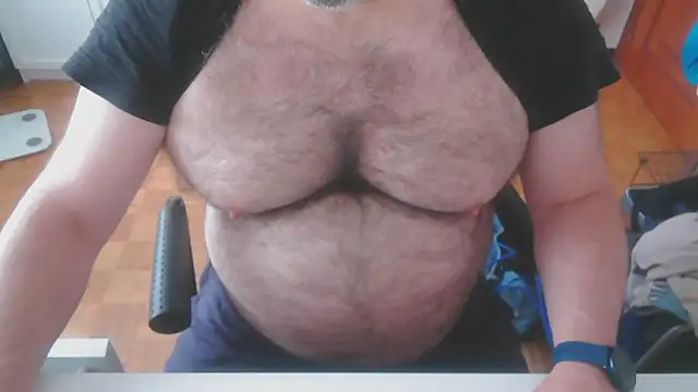 Snapshot of mikeyhotbear chatting on May 2026 05:46:01 AM mikeyhotbear online show from May 2026 05:46:01 AM