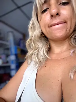 sammyqueenx21 online show from November 2025 01:15:02 PM