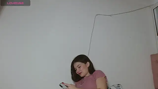 Snapshot of emily_littesweet chatting on April 2026 03:02:01 AM emily littesweet online show from April 2026 03:02:01 AM