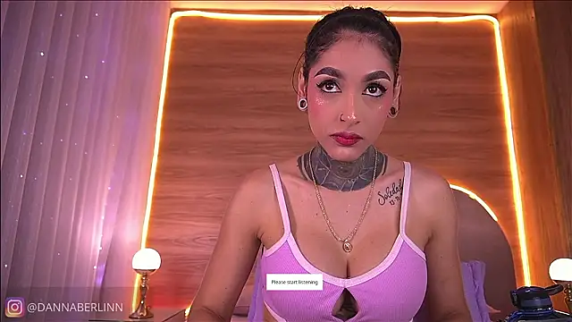 Snapshot of danna_berlin_ chatting on February 2026 07:29:02 PM danna berlin online show from February 2026 07:29:02 PM