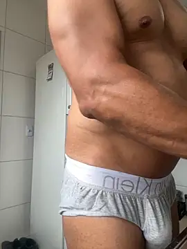 grosso-pau online show from November 2025 05:18:01 PM