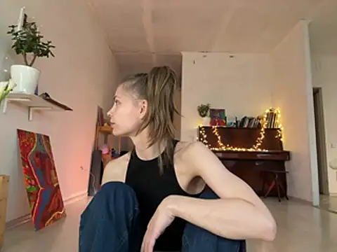 LeyaJohnson online show from April 2026 11:59:01 AM