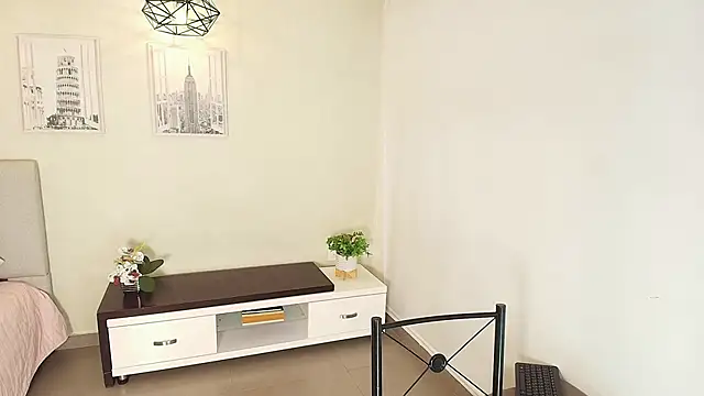 Sassy--Girl online show from November 2025 06:17:01 PM