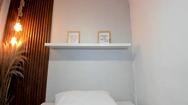 LANA-JONNES online show from March 2026 12:50:01 AM