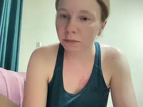 SweetLucy96 online show from October 2025 07:25:01 PM