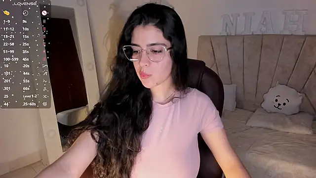 Snapshot of _Niah_ chatting on January 2025 01:56:01 AM Niah online show from January 2025 01:56:01 AM