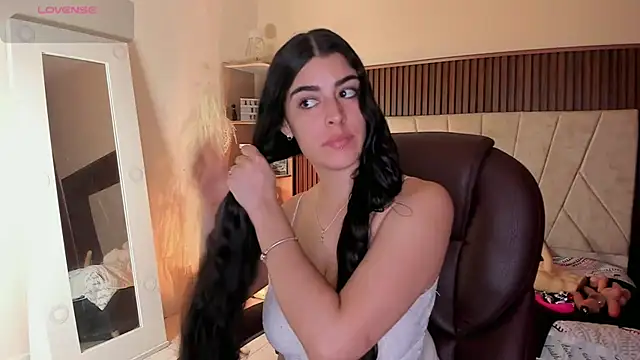 Snapshot of _Niah_ chatting on October 2025 08:42:02 PM Niah online show from October 2025 08:42:02 PM