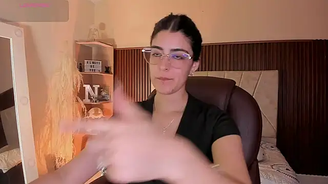 Snapshot of _Niah_ chatting on October 2025 08:09:02 PM Niah online show from October 2025 08:09:02 PM