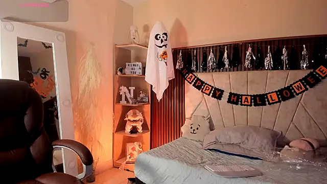  Niah  online show from October 2025 08:10:01 PM