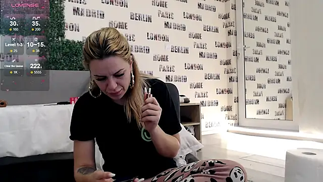 sweetdaiana23 online show from February 2025 01:45:01 AM