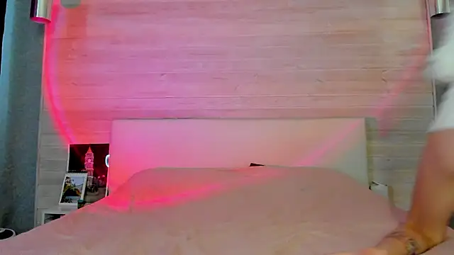 molly hunt  online show from February 2026 05:05:01 AM