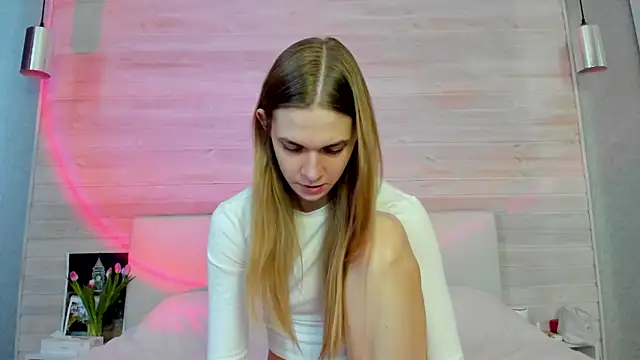 molly hunt  online show from February 2026 06:32:01 AM