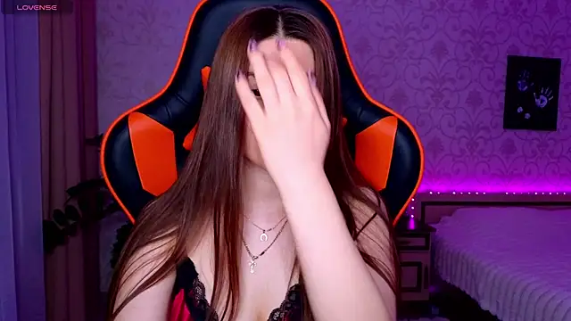 Elishka  online show from April 2026 09:32:01 PM