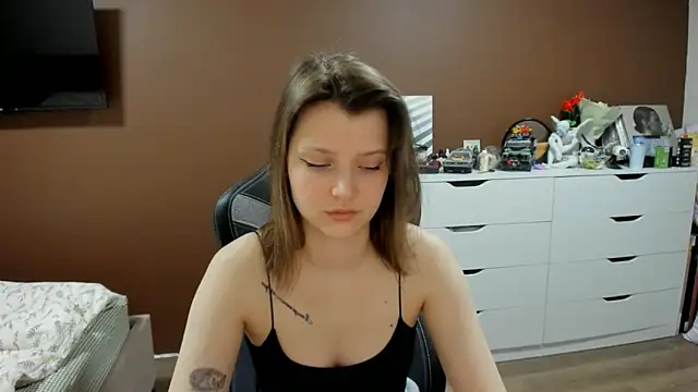 SoniNesti online show from April 2026 02:47:02 PM