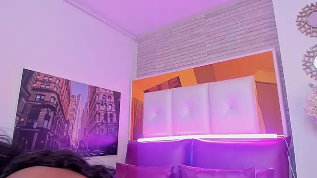 ShaniaBrownn online show from November 2025 08:00:01 PM