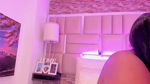 ShaniaBrownn online show from January 2026 07:48:01 PM